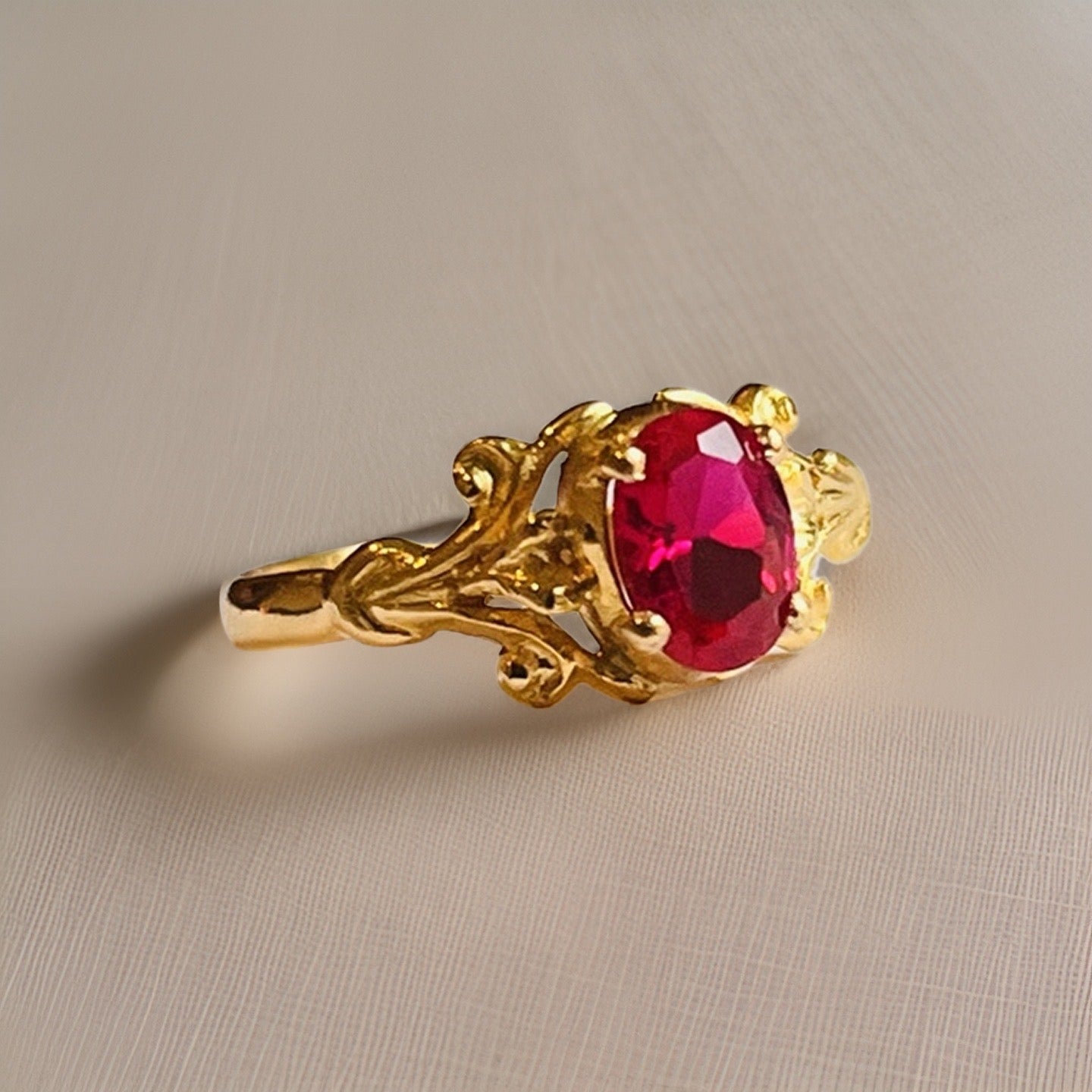 22 ct gold ring with ruby